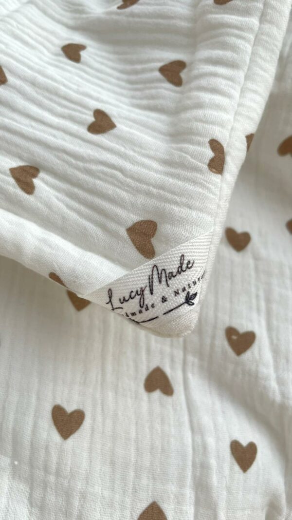 Pościel muślinowa z wypełnieniem do kosza Mojżesza – brązowe serduszka