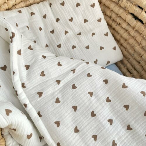 Pościel muślinowa z wypełnieniem do kosza Mojżesza – brązowe serduszka